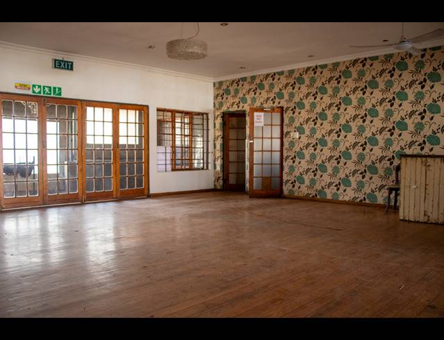 503M² BUSINESS FOR SALE IN HENLEY ON KLIP